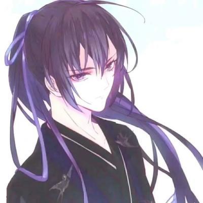 女子向回收箱投近40斤旧衣提现被拒
